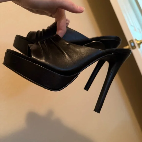 I.AM.GIA TIANA MULES IN BLACK - Picture 2 of 8